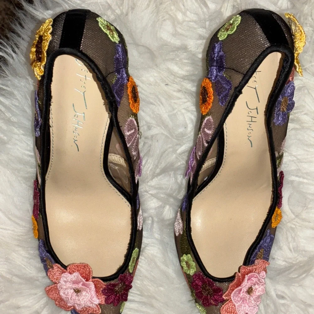 Betsey Johnson Aimey Floral Applique Mesh Pump Sz 8 - Picture 7 of 10